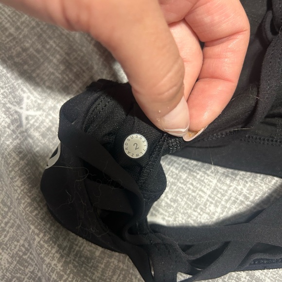 Size 2 Lulu crop top - Picture 3 of 3